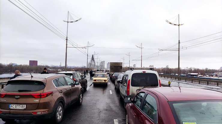 В Киеве огромная пробка на Северном мосту