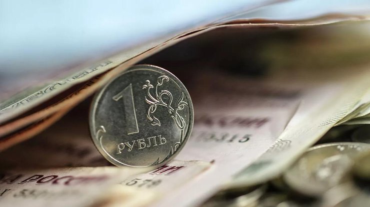 Доллар в России уже стоит 121,5 рубля