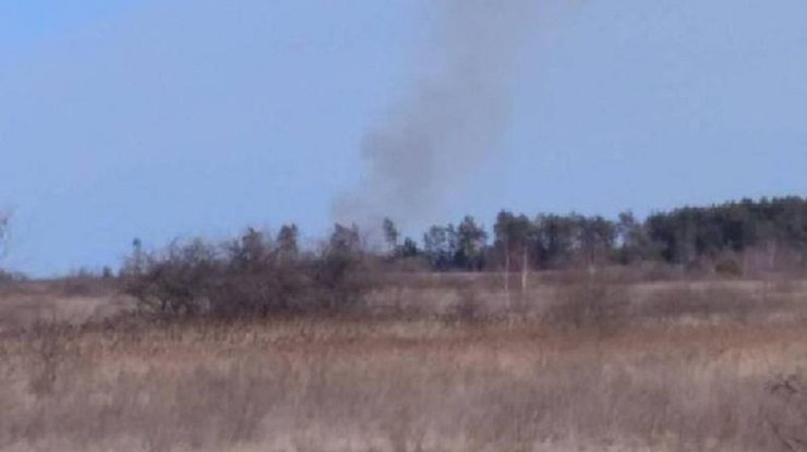 Дым в районе деревни Копаны после ракетного удара