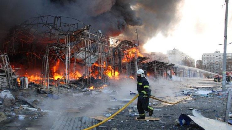 В Харькове сгорел рынок