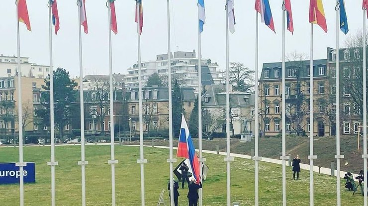 В Совете Европы снимают флаг страны-оккупанта