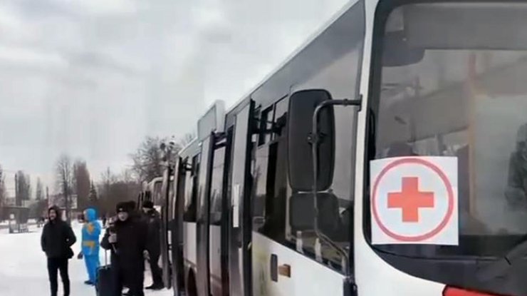 Эвакуация людей из Сум / Скриншот видео: Telegram