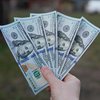 НБУ повысил дневной лимит снятия наличных с валютных счетов до 100 тысяч гривен 