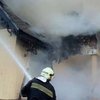 В Киеве в результате артобстрела загорелся частный двухэтажный дом (фото, видео)