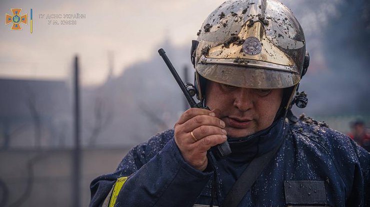 Под Киевом продолжается пожар