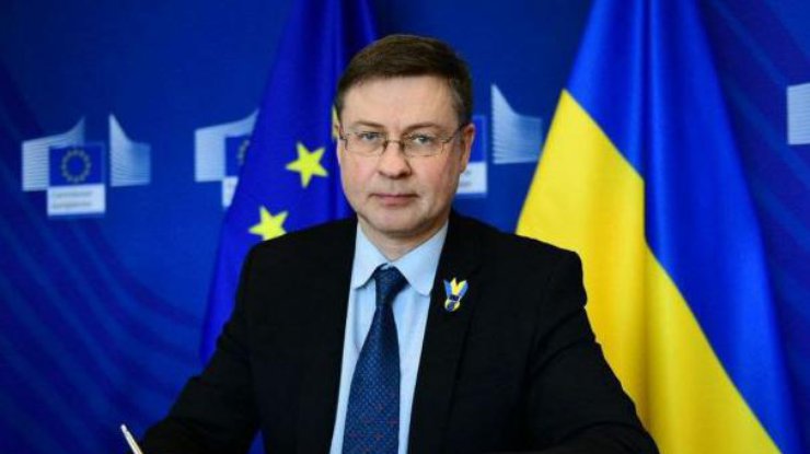 Фото: ЕС подписал меморандум о выделении 1,2 млрд евро макрофина для Украины