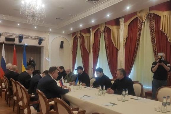 В четверг, 3 марта, на белорусско-украинской границе начался второй раунд переговоров делегаций Украины и России