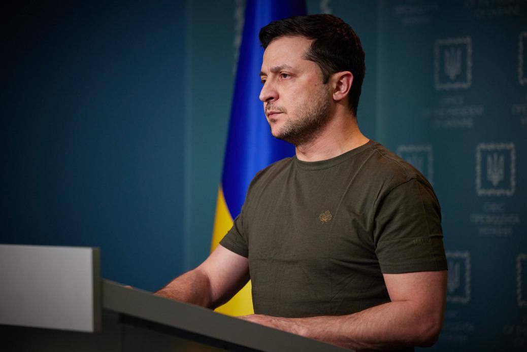 "Каждый оккупант должен знать: они получат от украинцев свирепый отпор. Такую, что навсегда запомнят, что мы своего не отдадим!". Об этом заявил президент Украины Владимир Зеленский в видеообращении