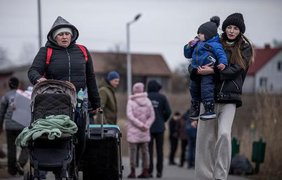 Жить и работать до 3 лет: ЕС ввел в действие защиту беженцев из Украины