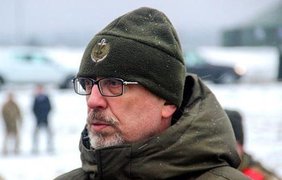 "Враг продвинулся на отдельных направлениях, но контролирует лишь небольшую территорию" - Резников