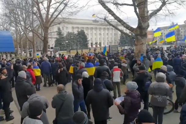 Во временно оккупированной Новой Каховке Херсонской области мирные жители 6 марта вышли на митинг против российских захватчиков