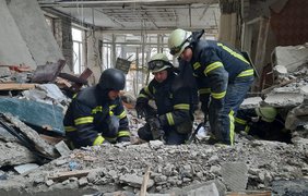 В Макарове под Киевом в результате авиаудара по хлебзаводу погибли 13 человек