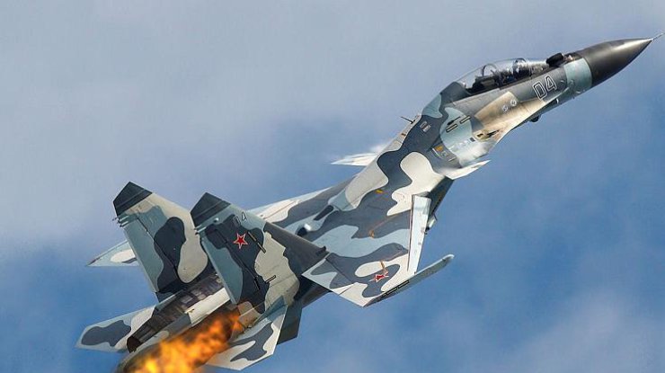 Подбитый российский истребитель Су-30 (иллюстрация)