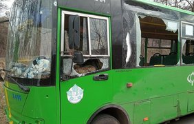 Окупанти обстріляли евакуаційний автобус: троє людей поранено