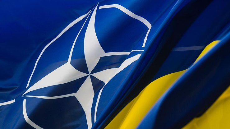 НАТО благають закрити небо для України