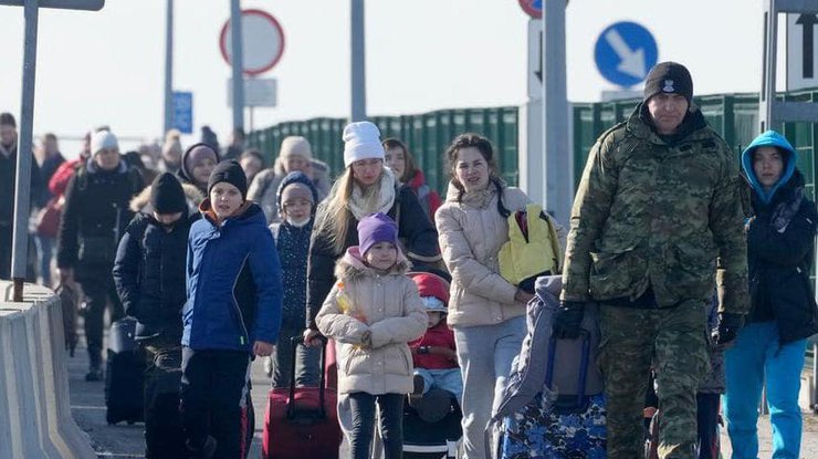 Страну уже покинули миллион укранцев