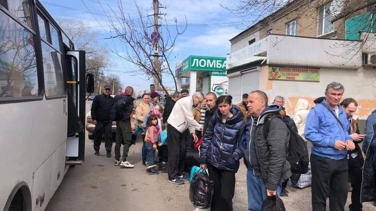 Жителів Луганщини закликають виїзжати