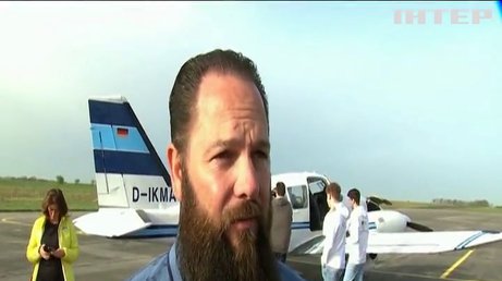 Німецькі пілоти-аматори доправляють до українського кордону гуманітарну допомогу