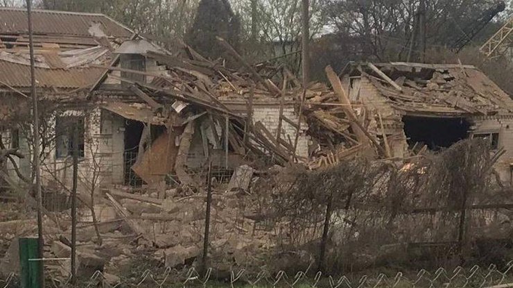 Зруйновані дачні будинки