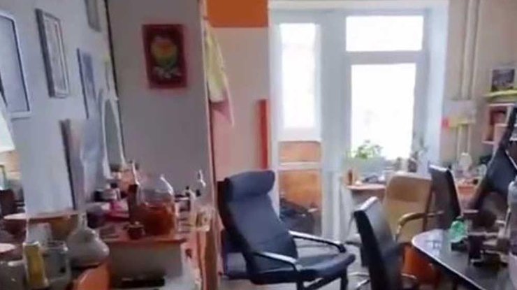 Фото: кімната, де окупанти катували подружжя