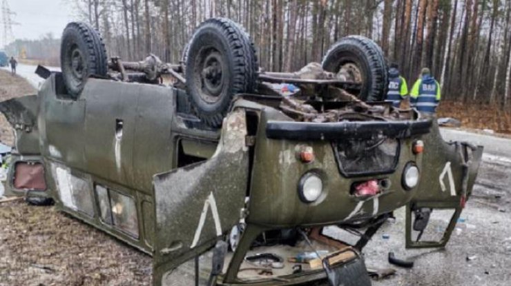 Окупанти трощать свою техніку і білоруську авто
