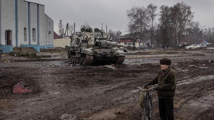 Ворог продовжує наступ