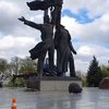 Знесення монументу: під Аркою "Дружби народів" у російського робітника відпала голова