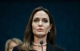 Бігла у найближче укриття: під час візиту Джолі до Львова пролунала повітряна тривога (відео)