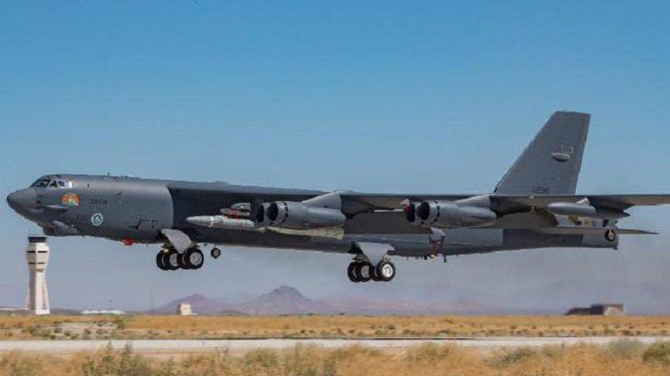 Стратегічний бомбардувальник Boeing B-52