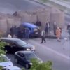 У Києві авто на великій швидкості врізалося в захисні блоки (відео)
