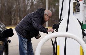 "Бензин і дизель буде!": влада організувала поставки пального з Європи (відео)