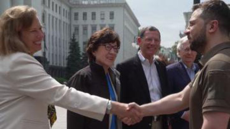 Фото: Зеленський провів зустріч з делегацією Сенату США 