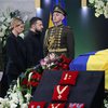 Зеленський з дружиною і три екс-президенти прийшли попрощатися з Кравчуком (відео)