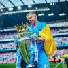 Зінченко виграв чемпіонат Англії з "Манчестер Сіті" й "одягнув" трофей у прапор України (відео)