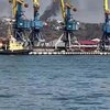 Хочуть вивезти метал: у порту Маріуполя зафіксували рух суден (фото) 