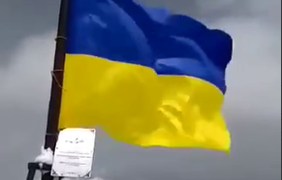 На вершині названої на честь путіна гори встановили український прапор 