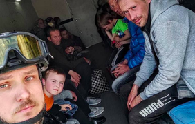 "Одна з найскладніших евакуацій": із Лисичанська вдалося вивезти людей (фото)