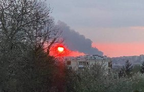 Обстріл Львова: в "Укрзалізниці" повідомили про пошкодження підстанцій