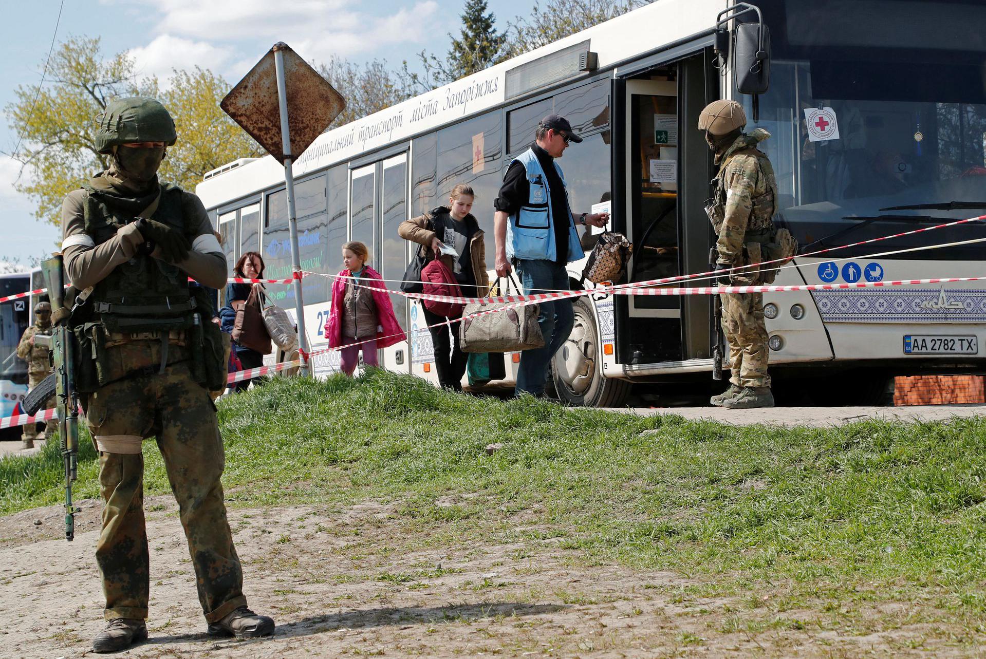 До Запоріжжя прибули цивільні, яких евакуювали 1 травня з меткомбінату "Азовсталь"