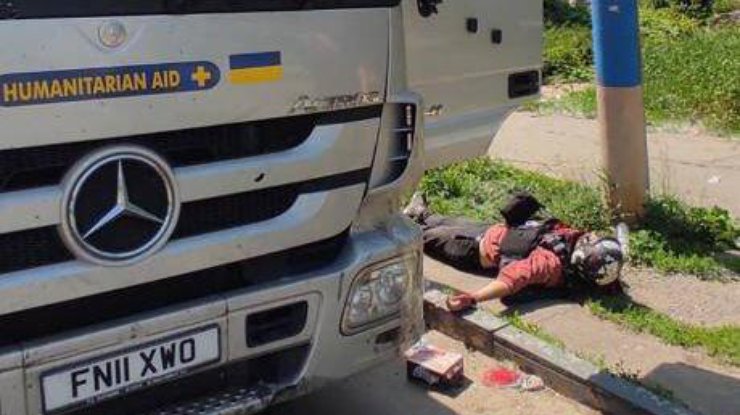 Фото: окупанти обстріляли евакуаційне авто із Луганщини