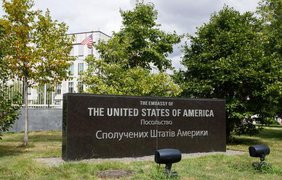 США повернули своїх дипломатів до посольства у Києві