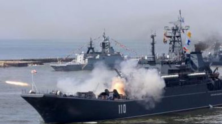 Фото: росія посилила флот в Чорному морі двома великими десантними кораблями