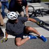 Байден упав з велосипеда на очах десятків журналістів (фото, відео)