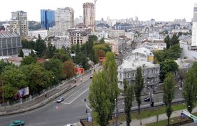 У центрі Києва провалився асфальт: що трапилось 