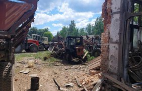 Окупанти обстріляли підприємство в Чернігівській області: в ангарах згоріло зерно