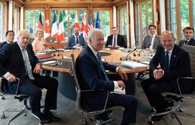На зустрічі G7 лідери країн публічно висміяли володимира путіна (відео)