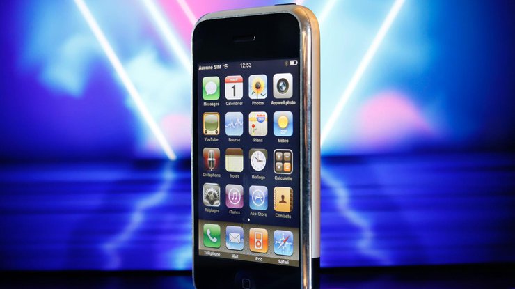 Перший день продажів iPhone 2G відбувся 29 червня 2007 року 