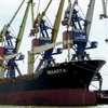 До Маріуполя прибуло російське судно, щоб викрасти метал