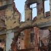 У Харкові випускники станцювали вальс на руїнах знищеної росією школи (відео)