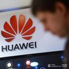 Huawei зачиняє магазини у росії